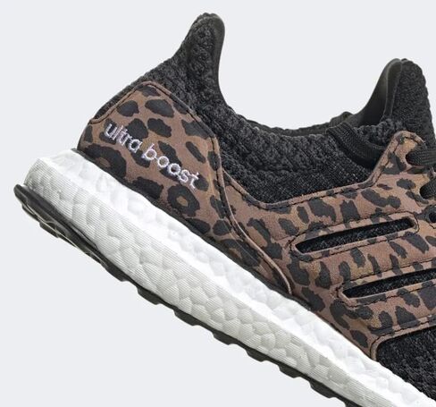 حذاء Ultraboost 5.0 DNA للسيدات من Adidas، أسود أساسي/أسود أساسي/كربون in Saudi Arabia