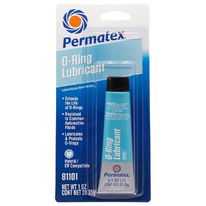 يقوم زيت التشحيم الدائري Permatex 81101 بتشحيم وإطالة عمر الحلقات الدائرية والجوانات والأختام وسدادات الضغط والصمامات ومضخات ومرشحات حمامات السباحة وصمامات صنبور المياه ومعتمدة من درجة الغذاء، 1 أونصة