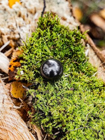 Shungite Club Shungite Sphere Polished Crystal Ball Healing Stone from Karelia (30 mm) Meditation, Home Decor in Kuwait