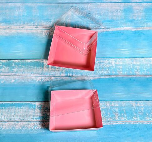 علبة فحم مربعة باللون الوردي مقاس 5 بوصات من CHERRY مع أغطية شفافة، صناديق آمنة للمخبز من الورق المقوى مقاس 5.4 × 5 بوصات لصناديق الطعام والحلوى الصغيرة، حاوية شريحة كعكة من صندوق بينتو الورقي، عبوة من 30 قطعة in Kuwait