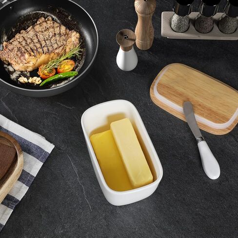 طبق زبدة سيراميك مع غطاء خشبي - حامل زبدة كبير مغطى للمنضدة، حاوية لحفظ الزبدة مثالية لحمل 2X 4oz زبدة الساحل الغربي/الشرقي، أبيض in Kuwait