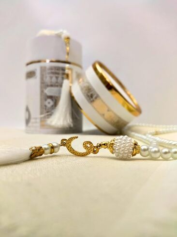 Muslim Prayer Rug and Prayer Beads with Elegant Design Cylinder Gift Box, Janamaz, Sajadah, Soft Islamic Gifts Set, Carpet Mat, Taffeta Fabric (Black) in Saudi Arabia