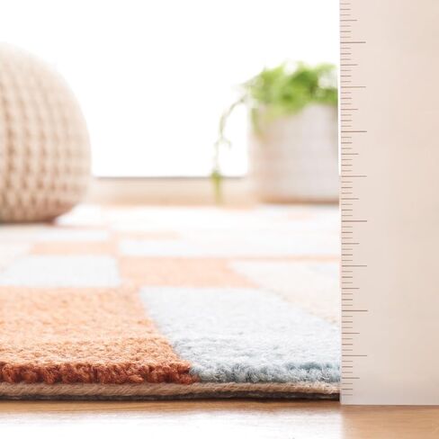 سجادة SAFAVIEH Genre Collection - 2'3" x 8'، أزرق وصدأ، تصميم هندسي، مثالية للمناطق ذات حركة المرور العالية في المدخل والمطبخ والحمام (GRE102M-28) in Saudi Arabia
