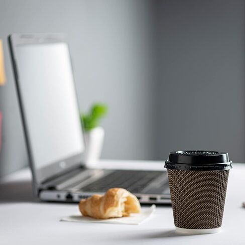 حزمة مريحة [16 أوقية. - 50 مجموعة من فناجين القهوة الساخنة الورقية المموجة المعزولة باللون البني مع أغطية (قد يختلف لون الأغطية) - مثالية للمشروبات الساخنة والسفر والاستخدام المكتبي in Kuwait