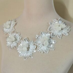 5pcs White Flower Patches Sequins Embroidery Arts Crafts Sewing Patches (Bead/Sequins A)