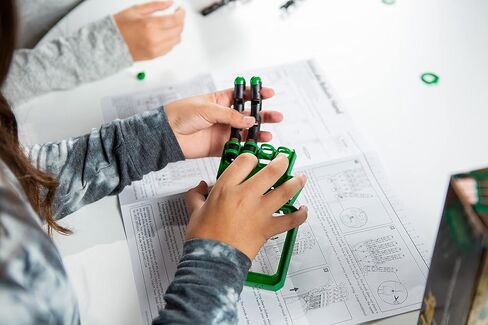 4 ام مخلب روبوت اخطبوط من كيدز لابس، قم ببناء مخالبك الروبوتية الخاصة بك، تصميم ناعم ومرن يمكنه التقاط اي شيء تقريبًا، لعمر 5 سنوات فما فوق in Kuwait
