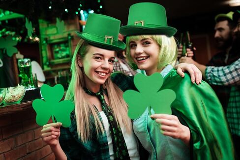 GiftExpress 4 Pack St. Patrick's Day Leprechaun قبعة علوية قبعة من الساتان الأخضر مع شريط مخملي وإبزيم ذهبي لزي Leprechaun ديكورات العرض الأيرلندية in Saudi Arabia
