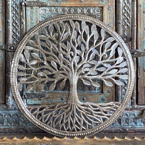 لوحة فنية جدارية صغيرة لشجرة الحياة العضوية مؤطرة، 17.25 بوصة، ديكور فني معدني معلق على الحائط، مصنوعة يدويًا في هايتي، داخلي وخارجي، جذور عائلية من الفولاذ المعاد تدويره in Kuwait