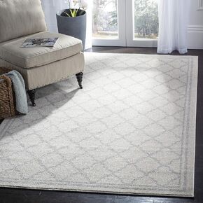 SAFAVIEH Amherst Collection 5' Square Beige/Light Grey AMT422E Moroccan Trellis Non-Shedding Living Room Bedroom Area Rug