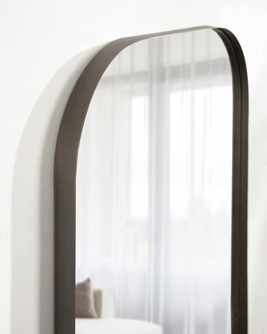 Kate and Laurel Rollo Midcentury Rounded Rectangle Mirror, 20 x 30, Gold, Modern Metal Framed Mirror in Saudi Arabia