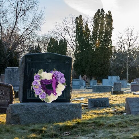 HEALLILY Heart Shaped Memorial Grave Wreath Artificial Flower Wreath Artificial Funeral Flowers Decorative Floral Wreath Flower Arrangement in Saudi Arabia