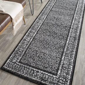 سجادة SAFAVIEH Adirondack Collection - 2'6" x 16'، أسود وفضي، تصميم متعثر، لا يتساقط ويسهل العناية به، مثالي للمناطق ذات حركة المرور العالية في غرفة المعيشة وغرفة النوم (ADR110A)