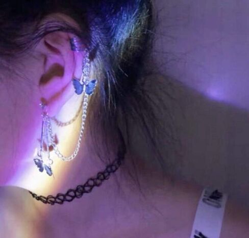 زوج واحد من اقراط الاذن على شكل فراشة وشراشيب للنساء والفتيات، اقراط فضية متدلية طويلة على شكل فراشة in Kuwait