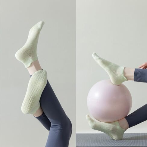 2 Pairs Pilates Socks Yoga Socks Athletic Socks Non-Slip With Grips for Women Pilates, Pure Barre, Pregnant, Barre Ballet Barefoot Workout Hospital in Kuwait