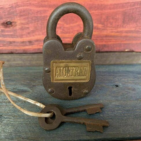 قفل حديد الزهر لسجن الكاتراز - لمسة نهائية صدئة عتيقة مع علامة نحاسية - قفل عمل مع مفاتيح in Kuwait