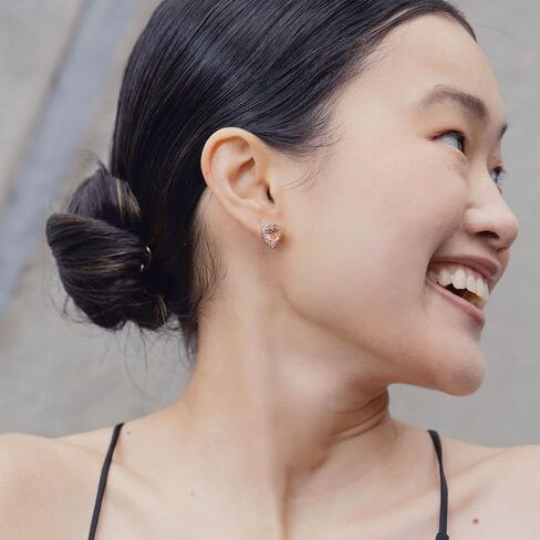 أقراط نسائية من NYC مطلية بالذهب الوردي ومرصعة بالزركونيا المكعبة مقلدة من مورغانيت هالة in Kuwait