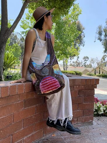 حقيبة يد وحقيبة ظهر بتصميم بوهيمي ومفروزة بنمط ممزق in Kuwait