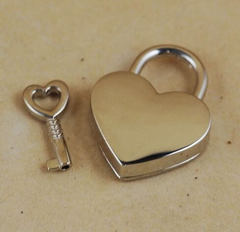 BeeSpring 1 قطعة على شكل قلب قفل هيكل عظمي مفتاح الزفاف القوس قفل الفضة عيد الحب in Kuwait