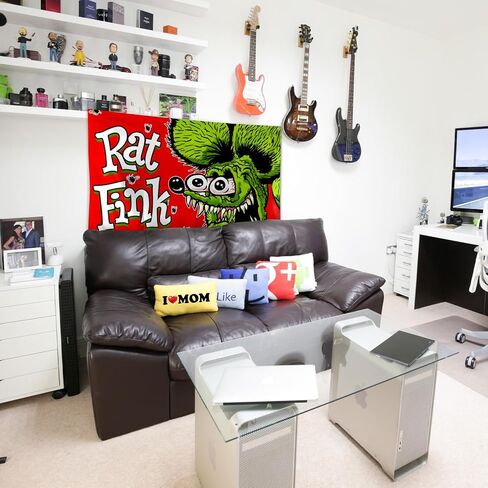 NureSs Rat Anime Cute Fink Tapestry 3x5 Feet Tapestry for Bedroom Aesthetic, Funny and Meme Tapestries for College Dorm and Living Room, red in Saudi Arabia