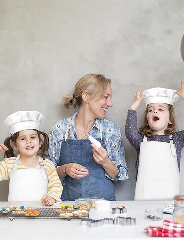 Kids Apron and Chef Hat Set, 24 Pieces Boys Girls Kids Apron with 2 Pockets Adjustable for Cooking Classroom Baking Painting, 6-13 Years, Multicolor in Kuwait