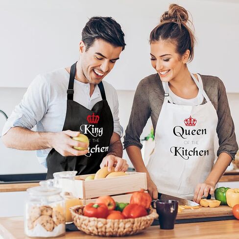 مآزر Prazoli His and Her - هدية خطوبة للأزواج من Mr Mrs Founded 2024، هدية لطيفة لحفلات الزفاف وعناصر تسجيل الزفاف والديكور، هدايا الانتقال لمنزل جديد هدية للعروسين حديثًا in Kuwait