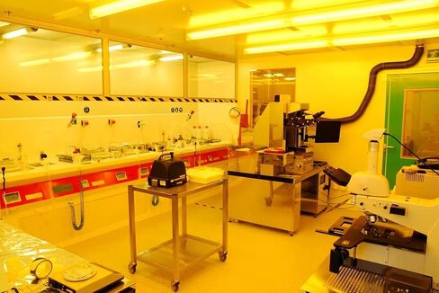 شريط UltraTape 1153 من البولي إيثيلين الفائق للغرف النظيفة، للأغراض العامة، إطلاق غازات منخفضة، عرض 2 بوصة × طول 108 أقدام، أزرق، لفة واحدة in Kuwait