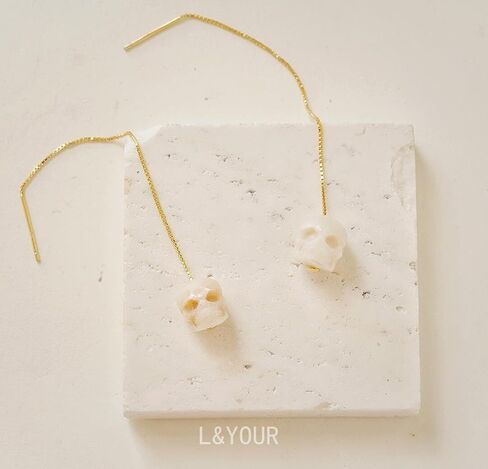 Pearl Threader Fashion Statement Earrings for Women Men, Gothic Skull Pearl Drop Earrings in Kuwait