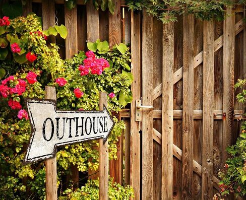 Mukuko Outhouse Arrow Tin Metal Sign مضحك مطعم حانة أو بار جدار ديكور 6 "× 18" in Kuwait