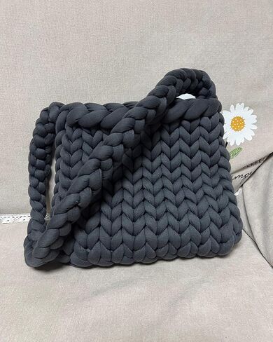غزل مكتنزة للحياكة بذراع عملاقة لبطانية رمي العقدة المضفرة، غزل مكتنز كبير الحجم، غزل أنبوبي ناعم للغاية، غزل سميك للغاية، كروشيه منسوج ضخم (أبيض حليبي 0.55 رطل) in Saudi Arabia