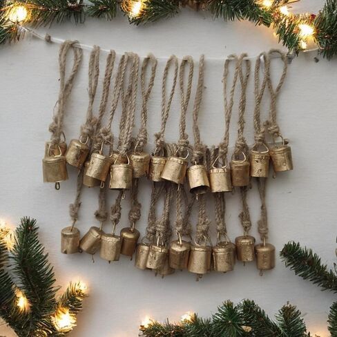 اجراس بقرة معدنية صغيرة بتصميم ريفي ريفي مصنوعة يدويا لتزيين الكريسماس على حبل الجوت 4 سم، عبوة من 30 اجراس مختلطة على شكل اسطواني مخروطي in Kuwait