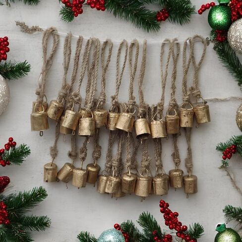 اجراس بقرة معدنية صغيرة بتصميم ريفي ريفي مصنوعة يدويا لتزيين الكريسماس على حبل الجوت 4 سم، عبوة من 30 اجراس مختلطة على شكل اسطواني مخروطي in Kuwait