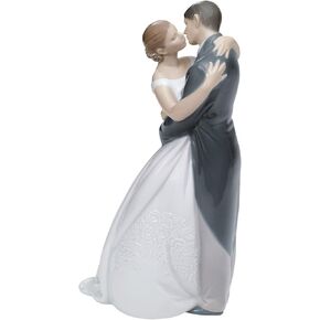 NAO Porcelain Figurine of a Wedding Couple A Kiss Forever. Decorative Groom and Bride Wedding in Glossy Porcelain.