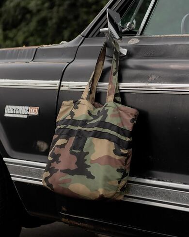 حقيبة نايلون - مموهة/مموهة باللون الأسود in Kuwait