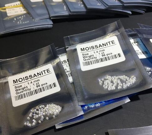 Moissanite Stone 1 Carat Packet Round Shape 2.10 MM Moissanite Diamond in Kuwait