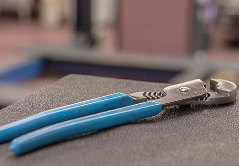 Channellock 410 سعة الفك 1-1/8 بوصة 9-1/2 بوصة لسان مزدوج وزردية أخدود، أزرق in Kuwait