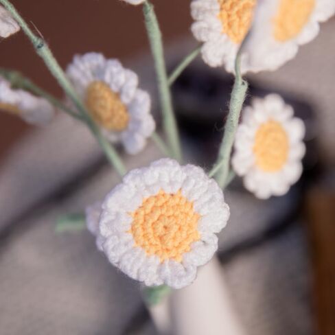3PCS Handmade Finished Crochet Daisy Bouquet with Ceramic Vase Ornaments (White) in Saudi Arabia