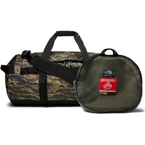 ذا نورث فيس شنطة دفل من بيس كامب ال نيو رمادي داكن واخضر بطباعة مموهة/ تي ان اف اسود، مقاس واحد in Kuwait