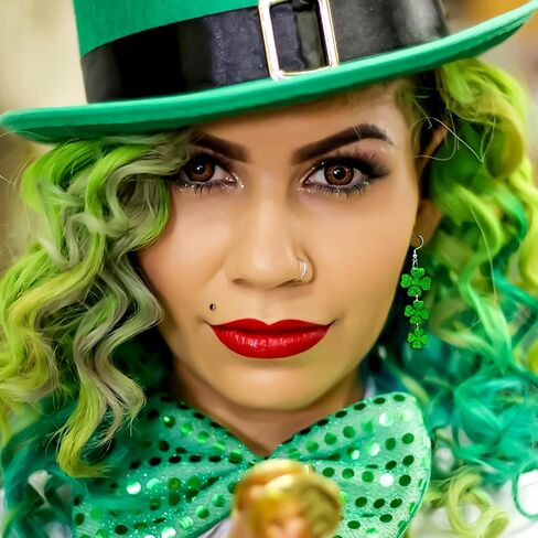 Shamrock Green Pendant Earrings: Lucky Four Leaf Clover Pendant Earrings Cute St. Patrick's Day Accessories for Women Irish Shamrock Pendant St. Patrick's Day Accessories Irish Holiday Gifts in Kuwait