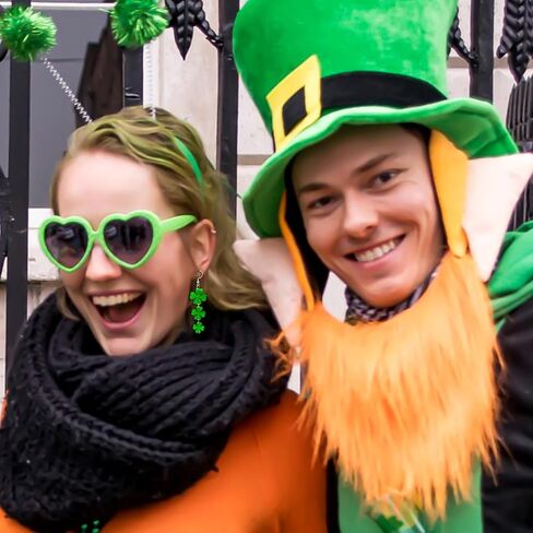 Shamrock Green Pendant Earrings: Lucky Four Leaf Clover Pendant Earrings Cute St. Patrick's Day Accessories for Women Irish Shamrock Pendant St. Patrick's Day Accessories Irish Holiday Gifts in Kuwait