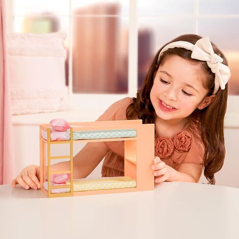 Lori Dolls - أثاث غرفة نوم للدمى الصغيرة - إكسسوارات بيت الدمى الحديثة - سرير وطاولة تزيين - مجموعة لعب للأطفال - مجموعة غرفة نوم مريحة - 3 سنوات فما فوق in Kuwait