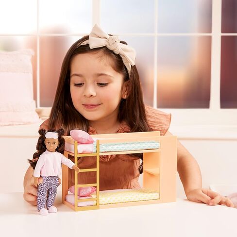 Lori Dolls - أثاث غرفة نوم للدمى الصغيرة - إكسسوارات بيت الدمى الحديثة - سرير وطاولة تزيين - مجموعة لعب للأطفال - مجموعة غرفة نوم مريحة - 3 سنوات فما فوق in Kuwait