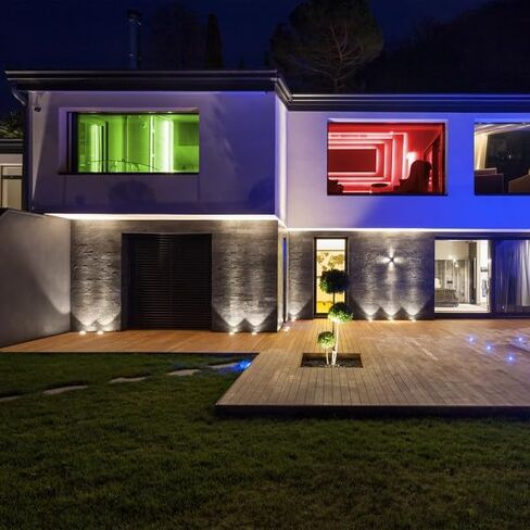 لمبة إضاءة LED متغيرة الألوان من Feit - A19 مع لمبة إضاءة متوسطة القاعدة E26 - ما يعادل 60 وات - عمر 15 عامًا in Saudi Arabia