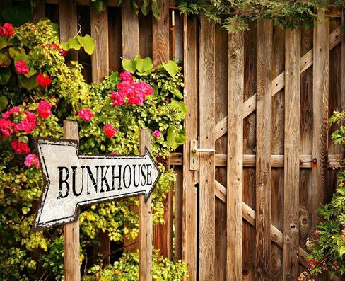 Mukuko Outhouse Arrow Tin Metal Sign مضحك مطعم حانة أو بار جدار ديكور 6 "× 18" in Kuwait