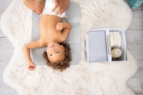 علبة حفاضات محمولة وبساط تغيير الحفاضات من أوبي، تخزين الحفاضات، منظم العلبة، تخزن حفاضات الأطفال والمناديل المبللة وإكسسوارات الأطفال، رمادي داكن in Kuwait