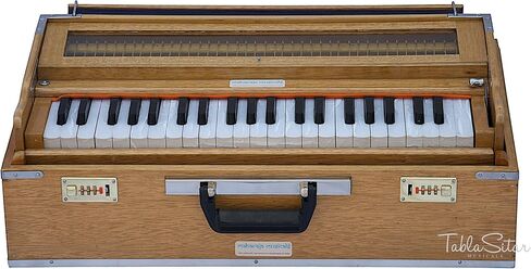 هارمونيوم من مهراجا ميوزيكالز، قابل للطي، 9 توقفات، في الولايات المتحدة الأمريكية، محمول، لون طبيعي، 3 1/2 أوكتاف، مضبوط على A440، قارنة توصيل، حقيبة، آلة موسيقية هندية (PDI-AHH) in Kuwait