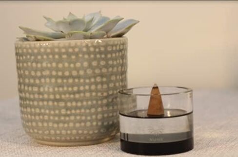 مجموعة NUHR Home مكونة من 20 مخروطًا فاخرًا من بخور العود المهيب، مصنوعة من خشب العود الطبيعي الأصلي للعلاج بالروائح العطرية والانتعاش والتأمل وتخفيف التوتر in Kuwait