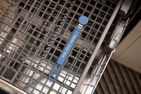 مشبك اللهاية المميز من BELLA TUNNO - حامل لهاية من السيليكون بملاءمة عالمية لهايات الأطفال، وحزام سيليكون خالٍ من مادة BPA مع أقوال ممتعة (من يدير العالم) in Kuwait