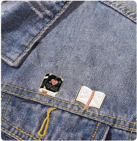 4 قطع من دبابيس الكتب لمحبي الكتب هدايا الكريسماس، كتاب حروف انجليزية مبتكرة، مجموعة دبابيس بروش لطيفة بتصميم كرتوني لطيف، دبابيس زينة لطية الصدر للنساء لشنط الظهر والملابس والشنط والجاكيتات in Kuwait