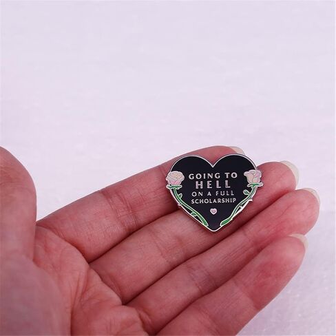 أنا ذاهب إلى الجحيم على منحة دراسية كاملة بروش الهالوين الظلام الفن شارة هدية للبنين الطلاب الرجال النساء المينا دبوس للملابس زي قبعة المدرسية DIY الديكور in Kuwait