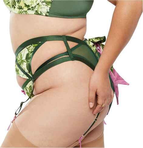 حزام Savage X Fenty النسائي الذي يعيش في The Clouds Garter in Kuwait